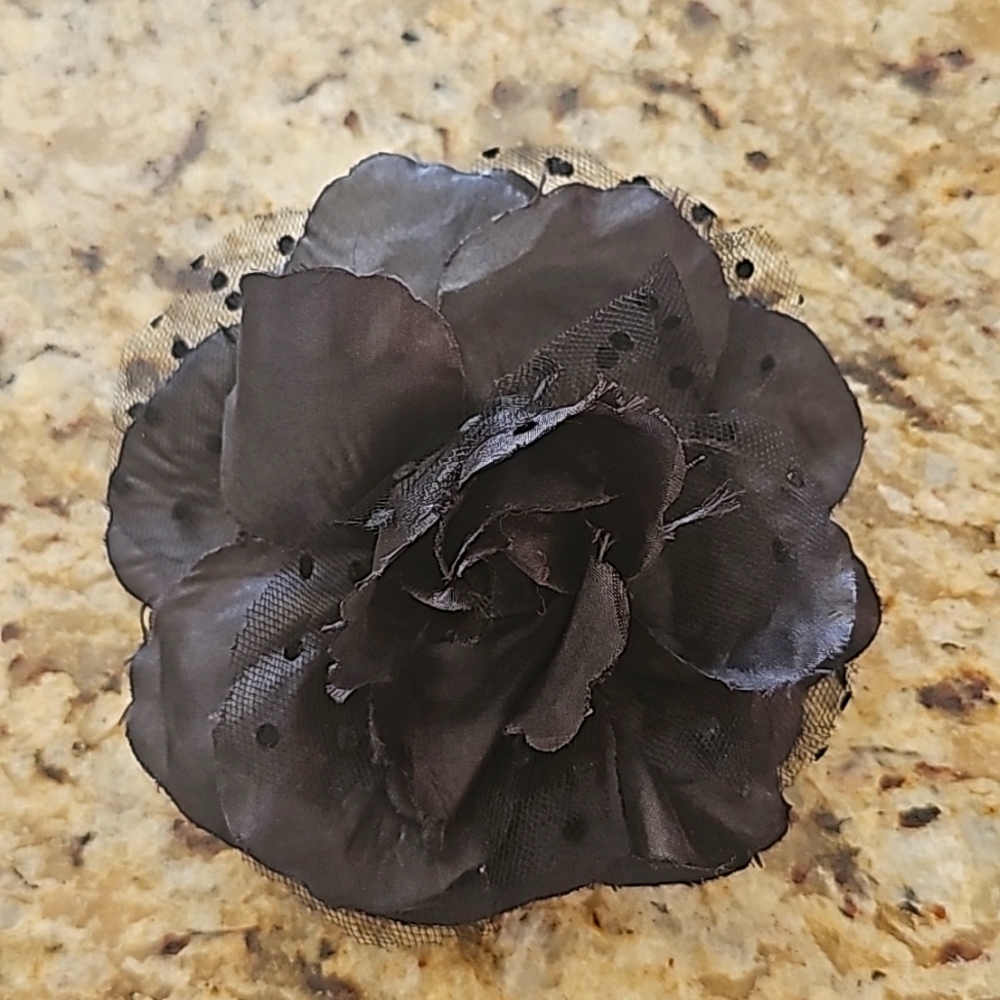 Flower pin accessory